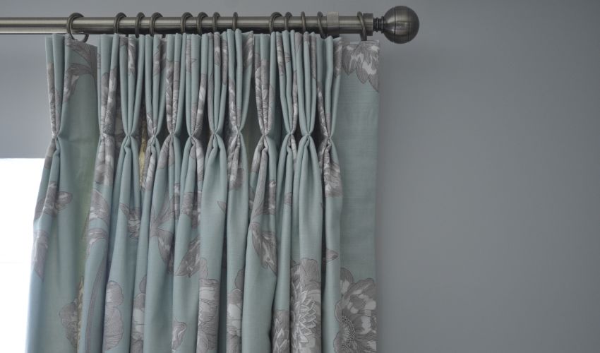 Pinch pleat curtain