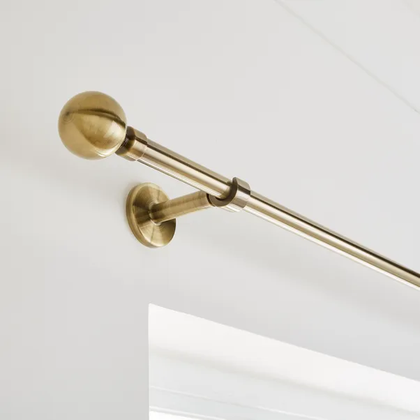 Ashton Extendable Metal Eyelet Curtain Pole - Image 3