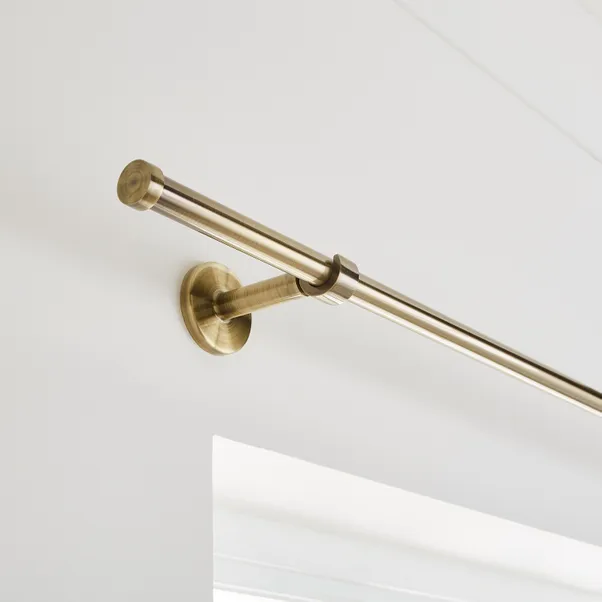 Trinity Extendable Metal Eyelet Curtain Pole